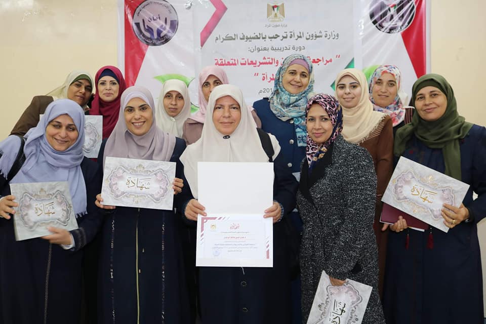 وزارة شؤون المرأة تختتم دورة تدريبية قانونية